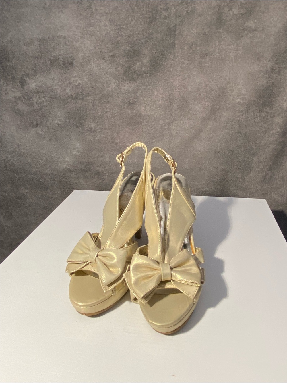 Rampage Romy Gold Bow Platform Heels Slingback Sandals Womens Size 7.5M Evening⁠